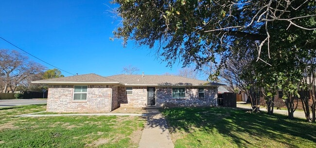 Building Photo - 1401 E Sherman Dr Unit 1