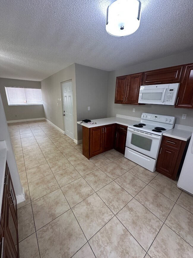 2780 W 62nd St