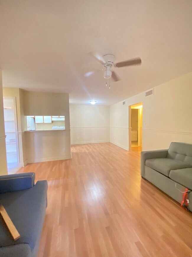 Photo - 949 Riverside Dr Unit 423