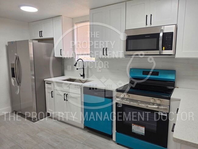 Photo - Comfortable 3-Bedroom Home in Prime Tampa Location – Fully Remodeled!