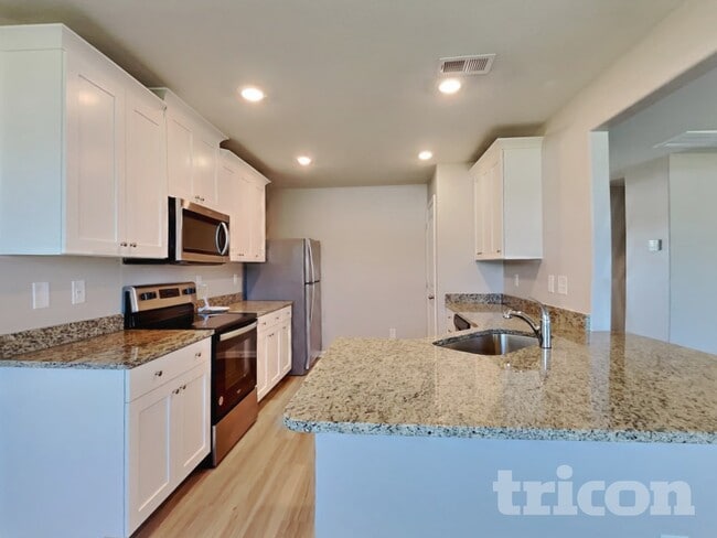 Photo - 260 Chedworth Dr
