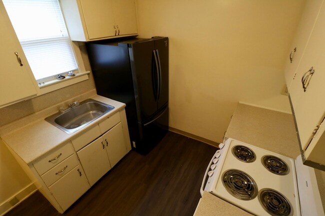 Photo - Two bedroom apartment near engineering and... Unit 4