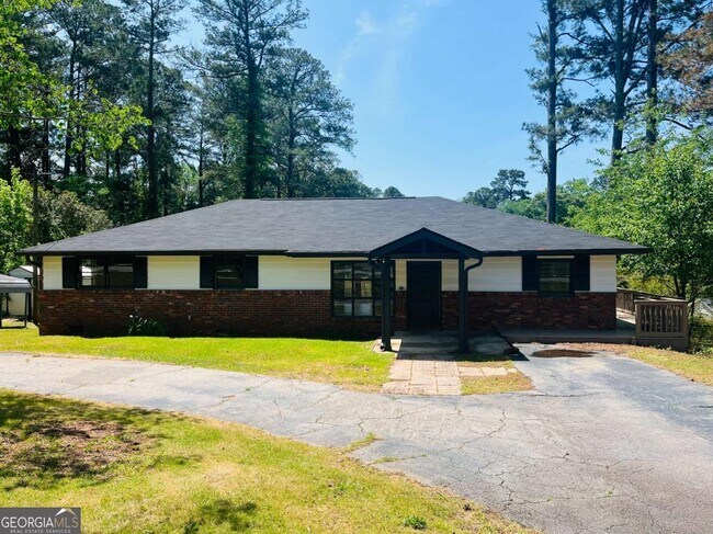 Photo - 203 S Chilton Crescent