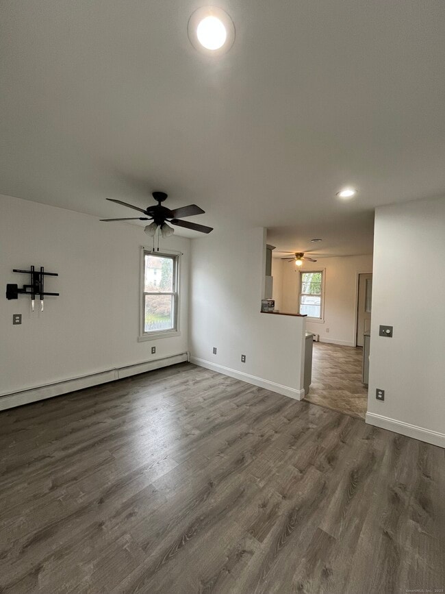 Photo - 120 Maltby St Unidad #1A