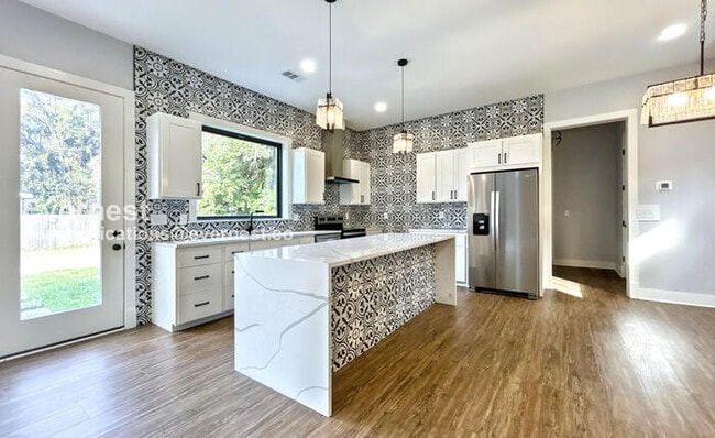 Photo - 415 S University St