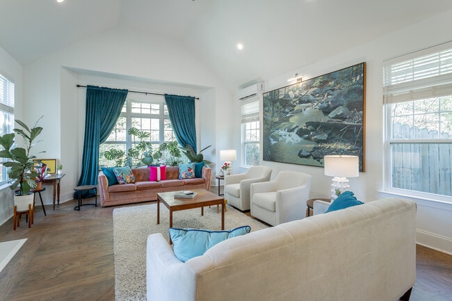 Photo - 515 Druid Ln