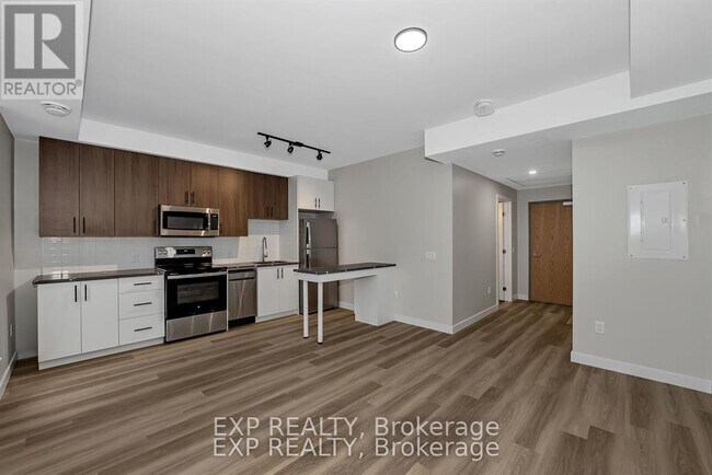 Photo - 211 Armstrong St Unité 001