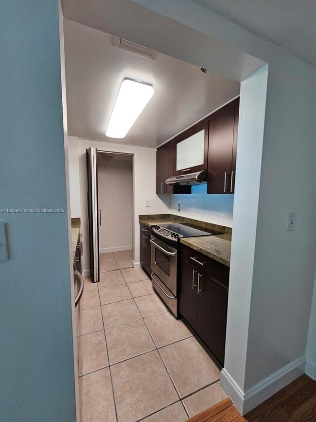Photo - 800 N Miami Ave Unidad E1202 Rental