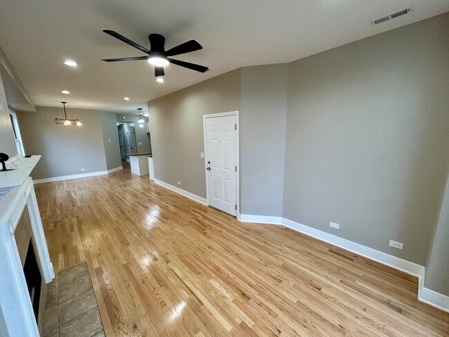 5644 S Prairie Ave Unit 2