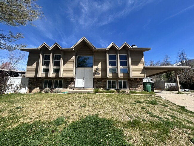 Cierre frontal - 1001 E 300 S