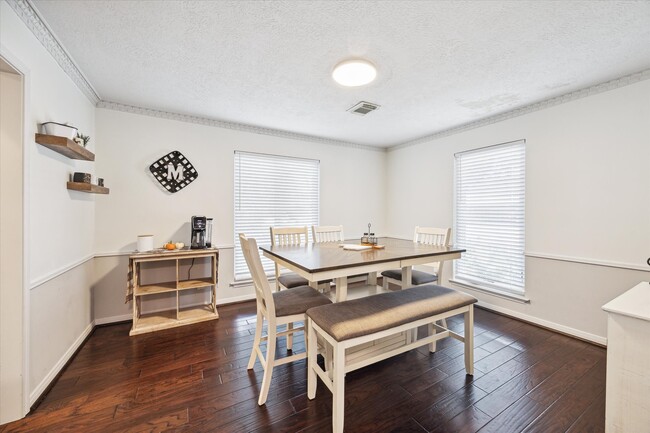 Photo - 302 Houghton Rd