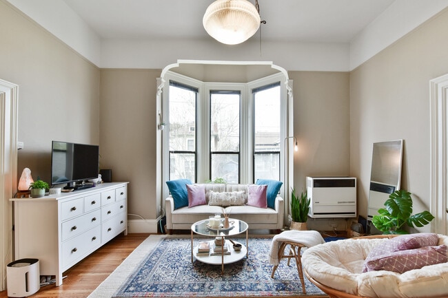 Photo - 1418 Cottage St