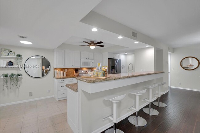 Building Photo - 500 Egret Cir Unit 8403
