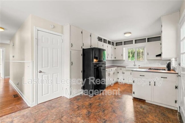 Photo - 1200 Lamont Dr