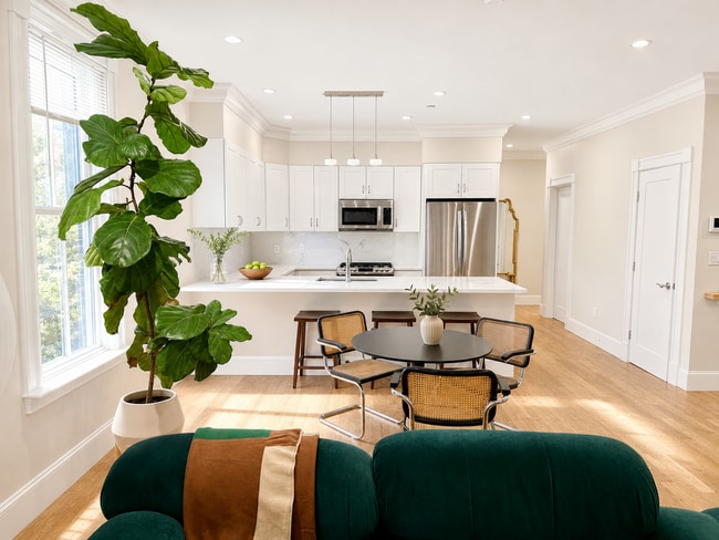 Building Photo - 470-472 Green St. Unit 1