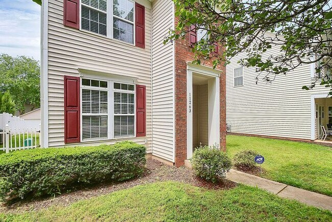 Photo - Lovely 3BD/2.5BA in Desirable Heritage Gre...