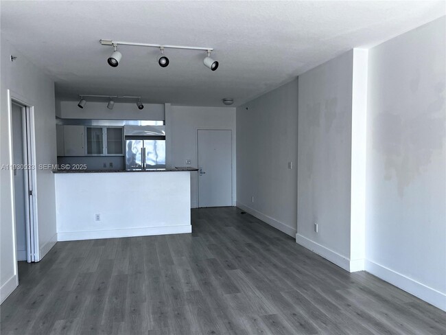 Photo - 335 S Biscayne Blvd Unidad 2701