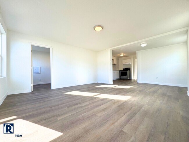 Photo - Hallassan Investments - Woo - 204-212 Unit 206