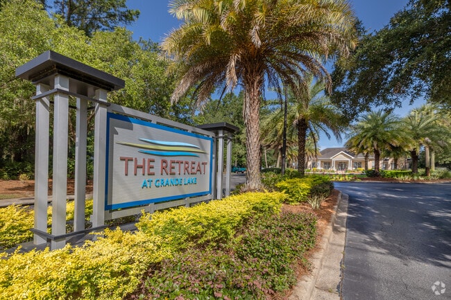 Front Entrance - The Retreat at Grande Lake Apartments