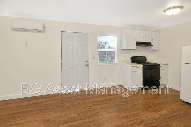 Photo - 961 Barkley Ct