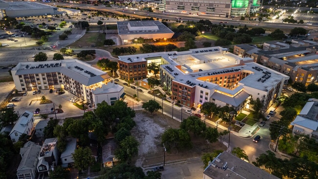 100 Labor Downtown Apartments - 100 Labor Downtown Apartments