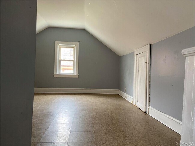 Photo - 215-22 112th Ave