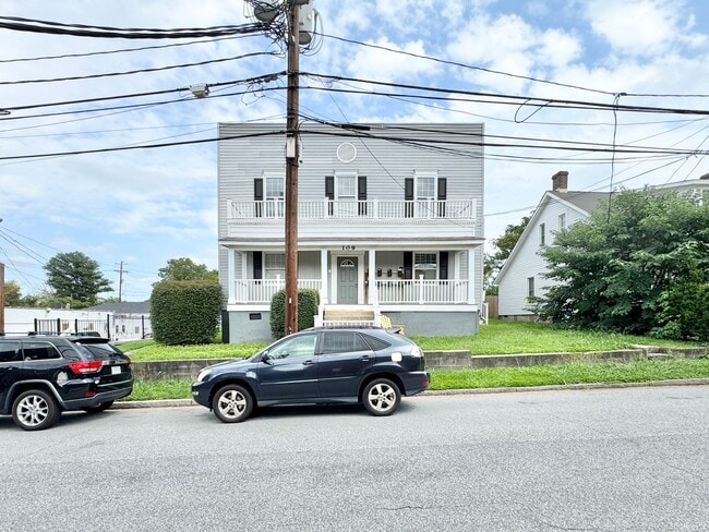 Building Photo - 109 S Lyndon St