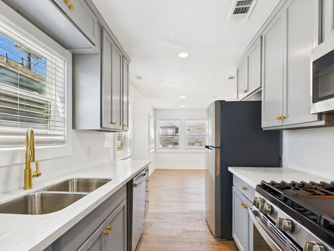 607 Foch St Unit C