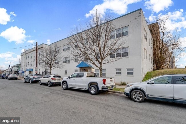 Building Photo - 1008 Rittenhouse St NW Unit 15 (E)