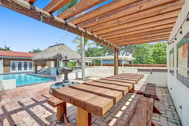 Photo - 247 SW 5th St