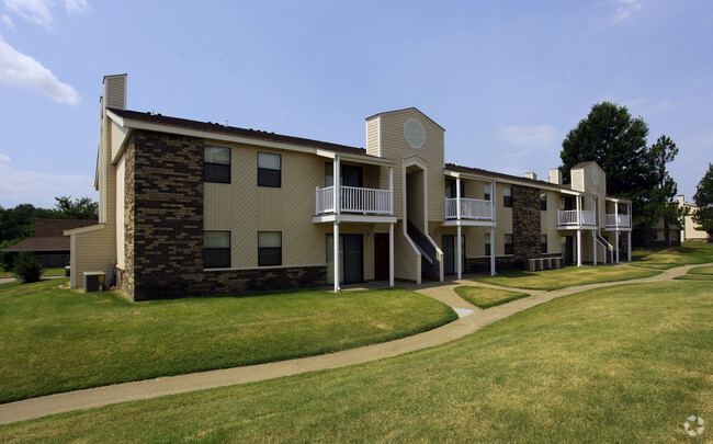 Shady Hollow - Shady Hollow Apartments
