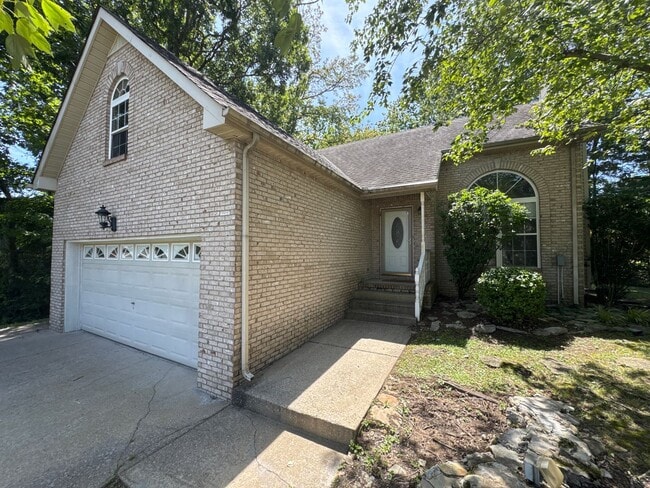 Building Photo - Charming 3BR Home with Bonus Room, Fenced Backyard & Quiet Cul-de-Sac Location