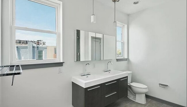 Photo - 2646 Janney St