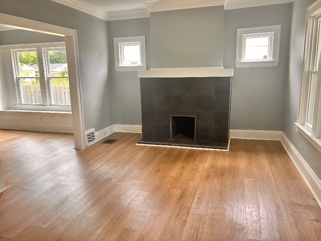 Photo - 3463 E 118th St Unidad Down