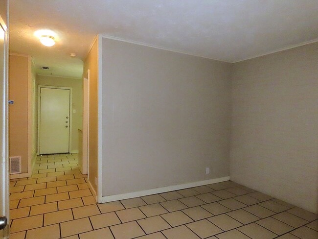 Photo - Cozy Two Bedroom One Bathroom Apartment, Texas College Area!