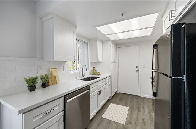 Building Photo - 615 N. Juanita Ave Rental