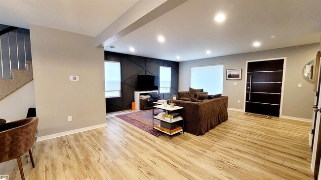 Photo - 1277 E Lincoln St