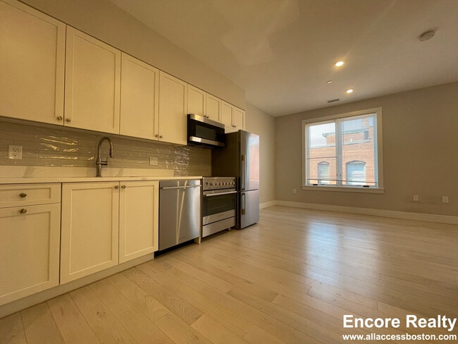 Building Photo - 203 Green St Unit 3