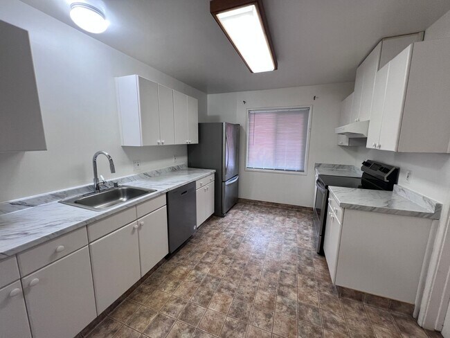Photo - 3bd/1ba SFH WITH LARGE FENCED YARD, 2 CAR GARAGE, IN DESIRABLE NEIGHBORHOOD!!!
