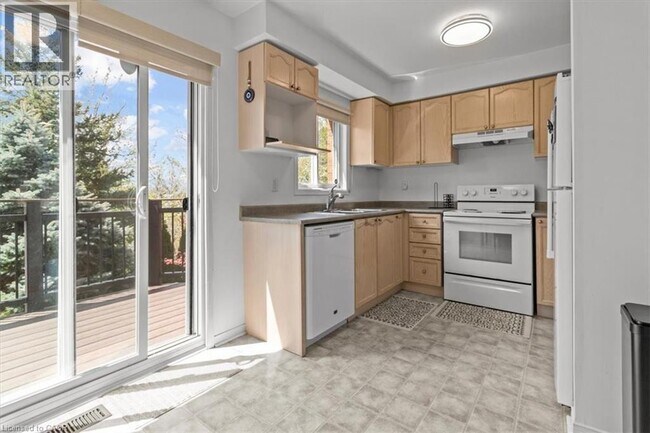 Photo - 373 Fairgate Way