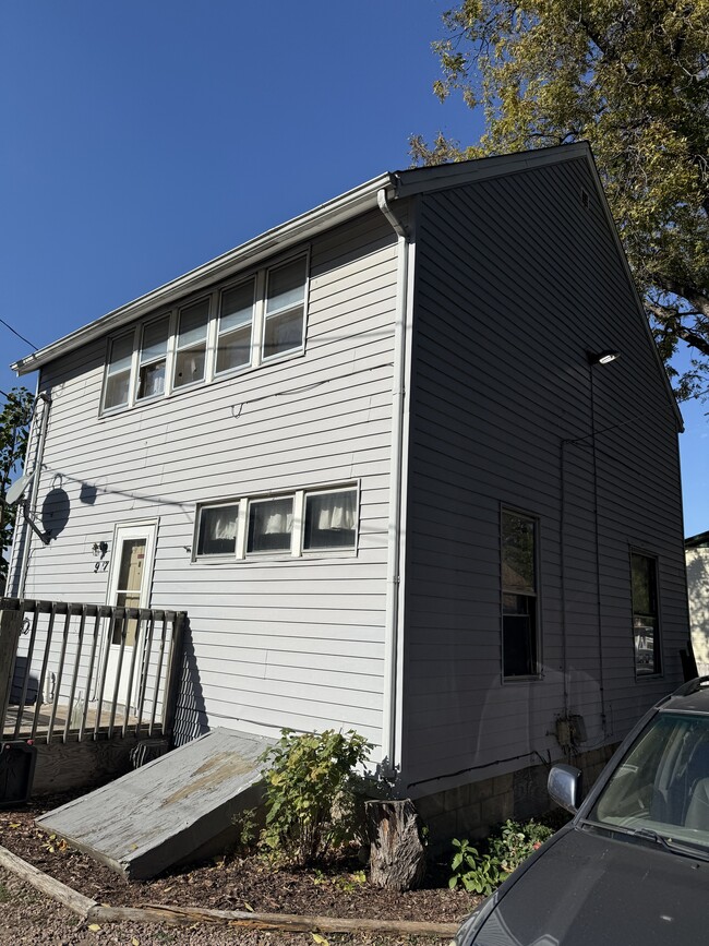 Photo - 947 W 8th St