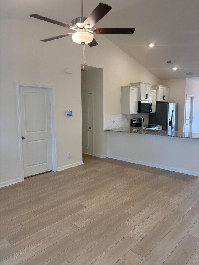 Photo - 370 Acorn St