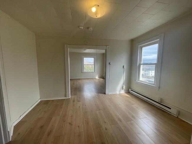 Photo - Clean & Updated 1BR Close to Downtown – $1200 Available Now Unidad 1