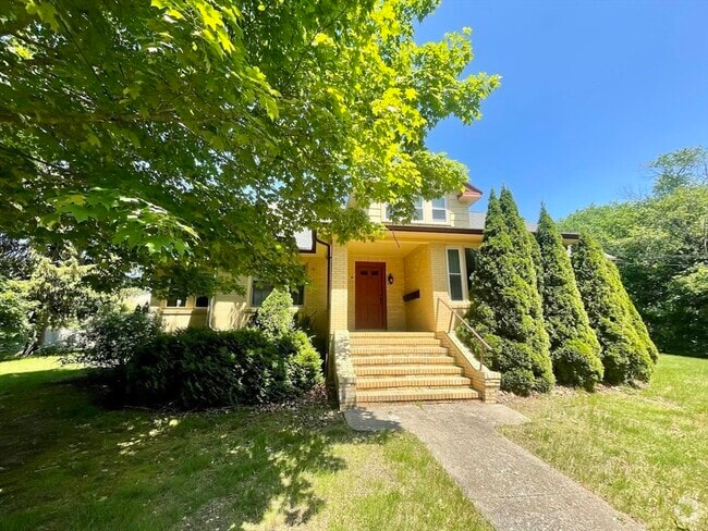 Building Photo - 350 Plain St Unit 1L Rental