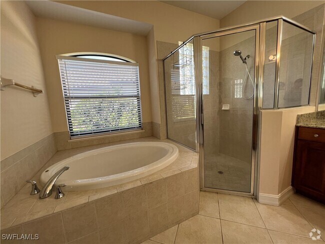 Building Photo - 10153 Avalon Lake Cir Rental