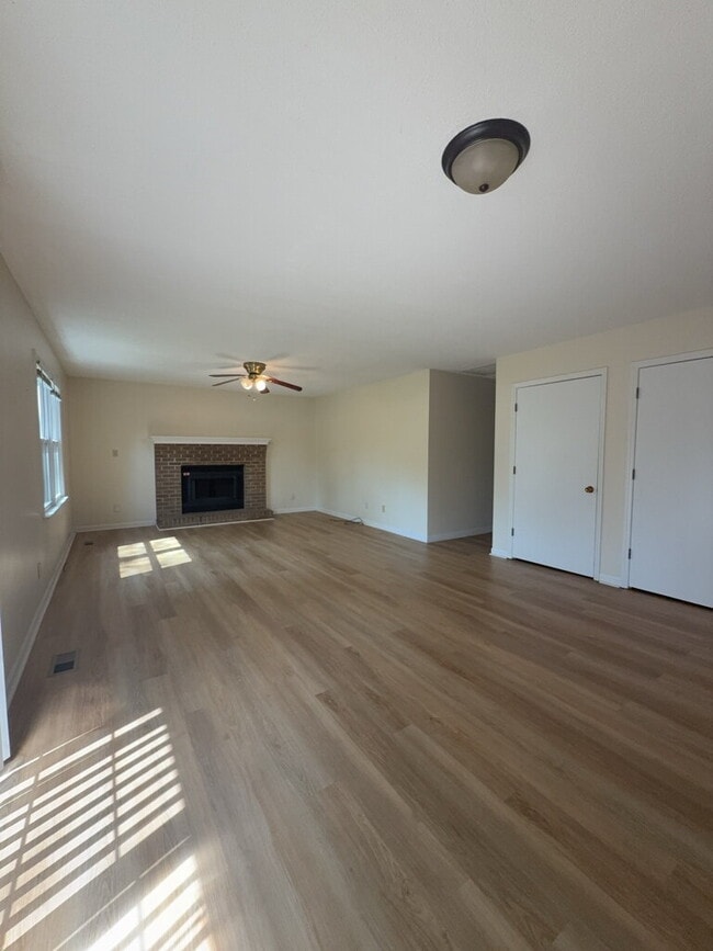 Photo - 2701 Northwoods Dr