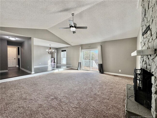 Photo - 741 Maxine St