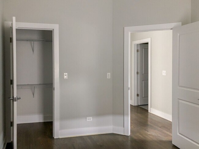 Photo - 2620 N Rockwell St Unit 3