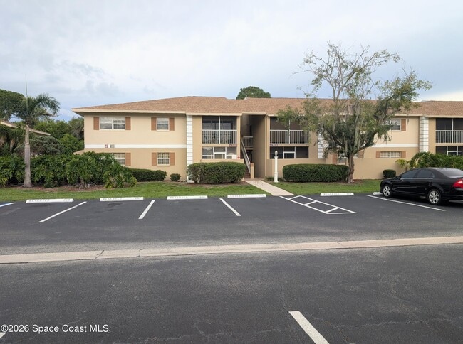 Building Photo - 1680 Sunny Brook Ln Unit J210