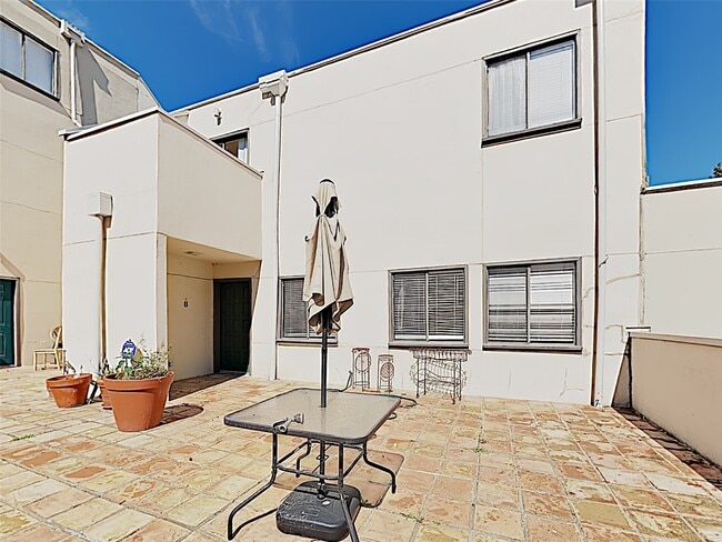 Building Photo - 402 Tuam St Unit 8 Rental